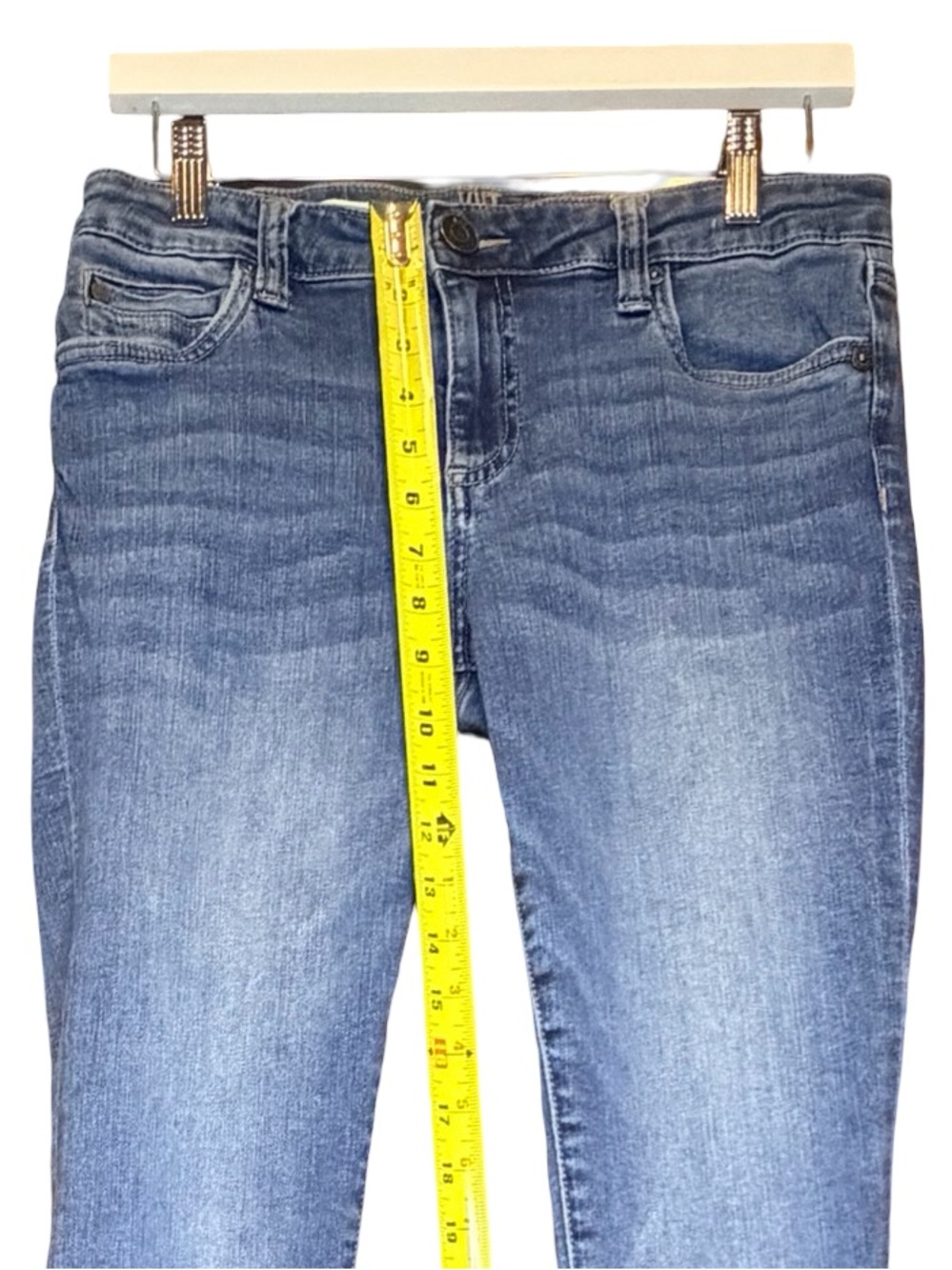 Kut from the Kloth - Size 8 - Carlo Ankle Skinny Jeans - Medium Blue Wash - Picture 4 of 7